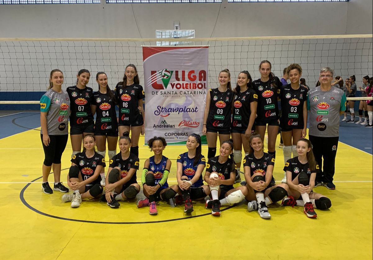 Vôlei de Forquilhinha estreia com vitórias no Sub-19 da Liga Voleibol de Santa Catarina 