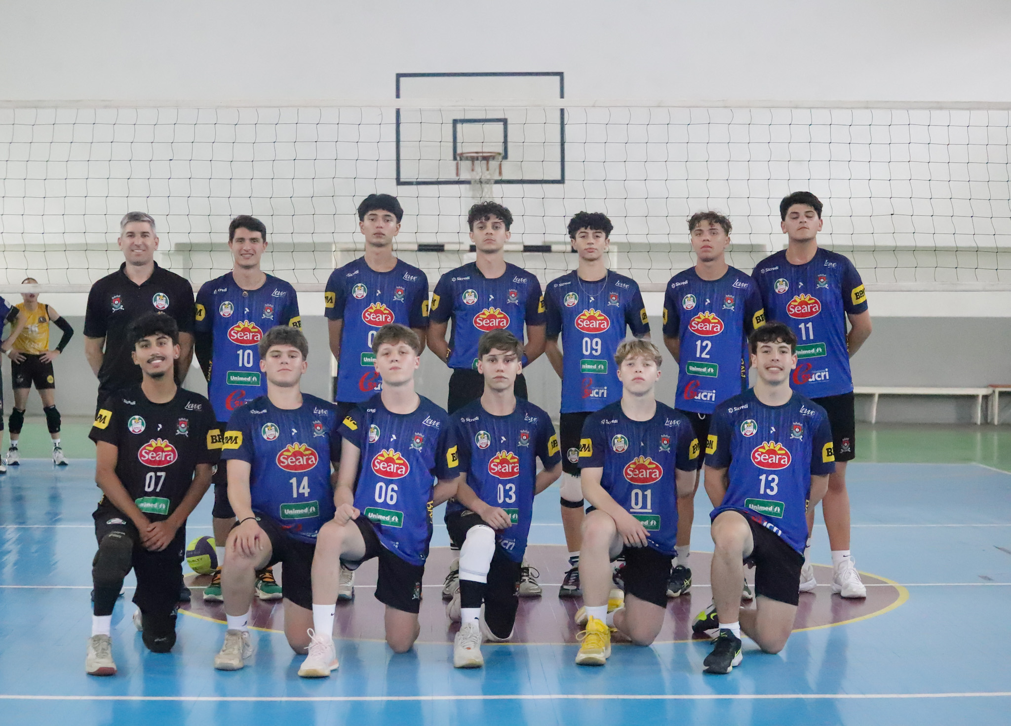 Time masculino do Vôlei APAV sobe ao pódio na Liga de SC; equipe feminina garante vaga na final do Estadual